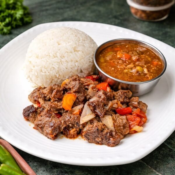 Carne troceada con arroz